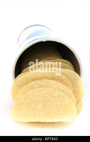 Potato Chips su sfondo bianco in un possibile Foto Stock