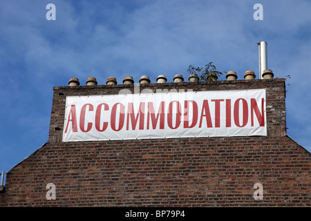 Alloggio segno, gable end, Dublin Docklands Foto Stock