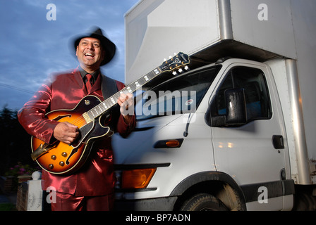 Dave Tiwary, il canto distacco l'uomo- sperando di giocare su attraverso il credito crunch. Northampton, Foto Stock