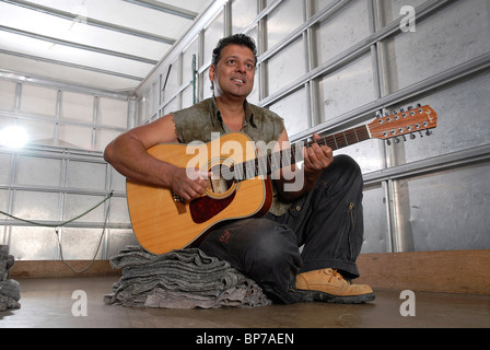 Dave Tiwary, il canto distacco l'uomo- sperando di giocare su attraverso il credito crunch. Northampton, Foto Stock