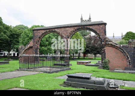 Tomba di Josiah Wedgwood nel cimitero di Stoke Minster, la chiesa di San Pietro ad Vincula, Stoke-on-Trent, STAFFS, Inghilterra Foto Stock