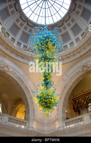 Lampadario decorativo nella ricezione di V&A Museum, Londra, 2010 Foto Stock