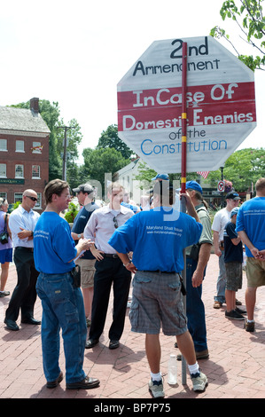 Membri del Maryland rilasciano, MSI, out invece letteratura e parlare di visitatori circa nascosto armi da fuoco portano in Maryland. Foto Stock