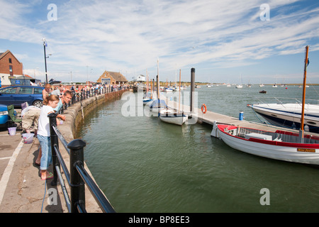 Pozzetti accanto al mare in North Norfolk a marea alta. Foto Stock