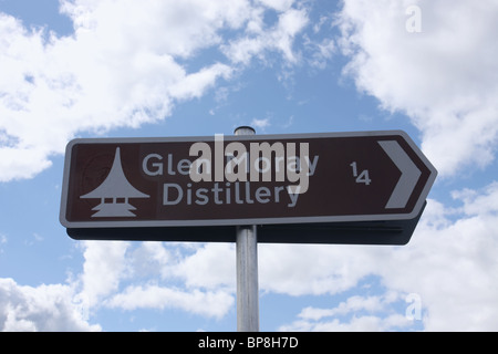 Cartello turistico per glen moray distillery Elgin Scozia agosto 2010 Foto Stock