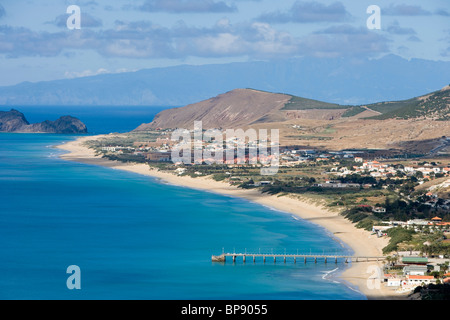 Vila Baleira e Spiaggia di Porto Santo visto da Portela, Porto Santo, vicino a Madeira, Portogallo Foto Stock