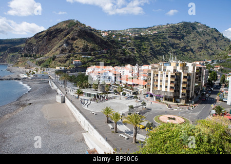 Città costiera, Ribeira Brava, Madeira, Portogallo Foto Stock