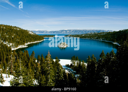 Giro in elicottero vista aerea lago antenna montagne di South Lake Tahoe Nevada nevoso inverno Neve degli Stati Uniti Stati Uniti America del Nord Foto Stock