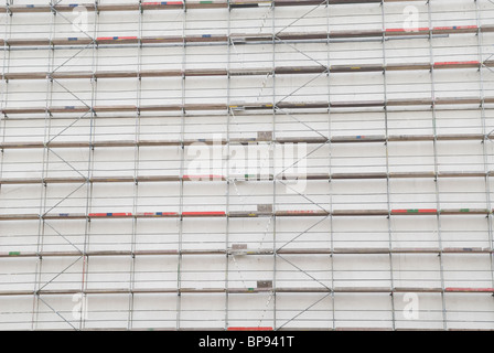 Ponteggi su un edificio di Berlino Germania Foto Stock