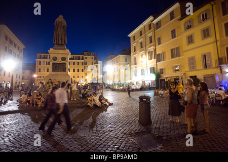 Campo dei Fiori in Roma e la statua di Giordano Bruno, Roma, Italia Foto Stock