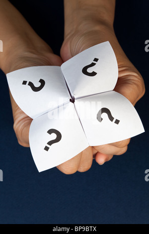 Carta Fortune Teller,nozione di incertezza Foto Stock