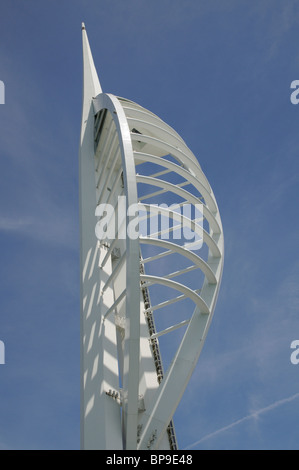 Spinnaker Tower sul porto di Portsmouth Inghilterra meridionale la torre è 170 metri di altezza Foto Stock