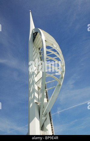 Spinnaker Tower sul porto di Portsmouth Inghilterra meridionale la torre è 170 metri di altezza Foto Stock