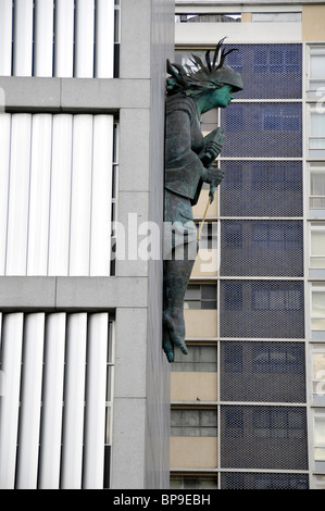 Statua presso il palazzo di giustizia, downtown, Porto Alegre, Rio Grande do Sul - Brasile Foto Stock