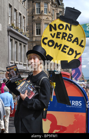 Attore promuovere una mostra sull'Edinburgh Festival Fringe (2010) Foto Stock