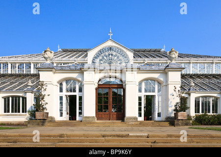 L'ingresso alla Casa del Tempio Vittoriano, ai Giardini Botanici reali, a Kew, Londra, Inghilterra Foto Stock