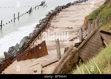 Happisburgh in North Norfolk è uno dei più rapidamente erodendo le coste delle Isole Britanniche. Foto Stock