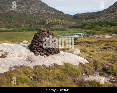 Pila di tagliare torbe, Isle of Harris, Scozia Foto Stock