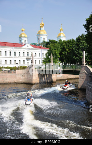 St Nicholas Cattedrale navale attraverso Kryukov Canal San Pietroburgo, regione nord-occidentale, la Russia Foto Stock