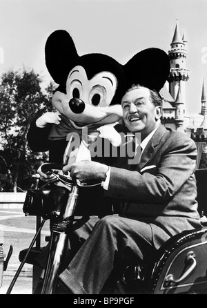 MICKEY MOUSE & WALT DISNEY CARTONI ANIMATI & animatore (1955) Foto Stock