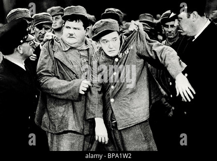 OLIVER HARDY, Stan Laurel, Pardon Us, 1931 Foto Stock