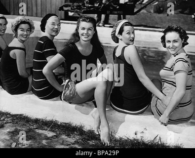 MIRIAM HENDRY, MAXINE DOVIET, ALICE MARKHAM, ESTHER WILLIAMS, fagiolo di Pat Smith, MARIA DONAVAN, un pezzo del Costume, 1952 Foto Stock