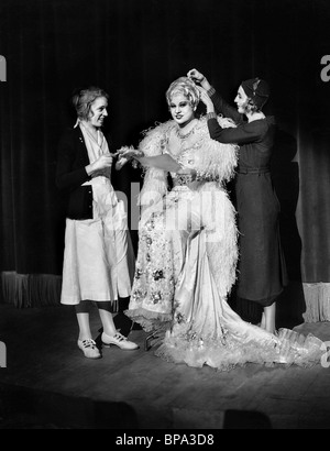 MAE WEST Fatto Lui ha sbagliato (1933) Foto Stock