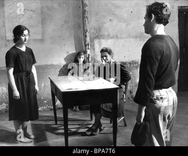 ANTONIO ARCIDIACONO, famiglia, la terra tremerà, 1948 Foto Stock