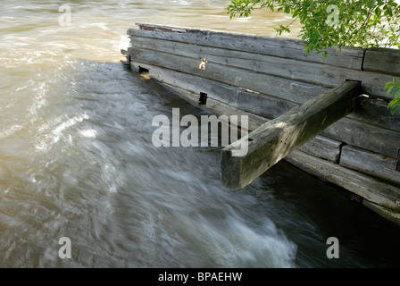 Un di legno il salmone e la trota trappola a lo zar Alessandro III e sua moglie Maria Feodorovna il famoso Imperial Lodge Di pesca a Langin.. Foto Stock