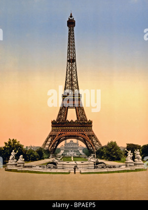 Torre Eiffel, full-vista guardando verso il Trocadero, Esposizione Universale, 1900, Parigi, Francia Foto Stock