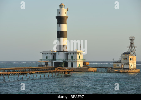 Faro di Daedalus Island, Egitto, Mar Rosso Foto Stock