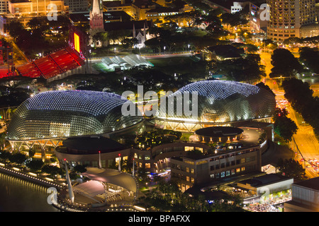 Esplanade - il teatro sulla baia , Marina Bay, Singapore di notte Foto Stock