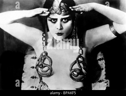 THEDA BARA Cleopatra (1917) Foto Stock