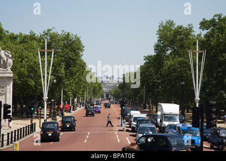 Inghilterra, Londra, The Mall verso Admiralty Arch Foto Stock
