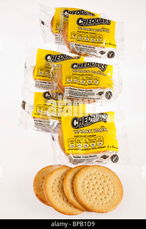 Piccoli sacchetti di cellophane di Mcvities snack confezioni di formaggio cheddar biscotti Foto Stock