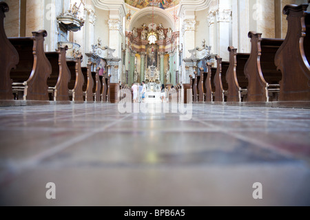 LIPOVA, Romania - 20 agosto: i turisti in visita a l'interno di Maria Radna monastero francescano il 20 agosto 2010. Foto Stock