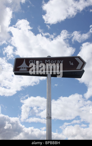 Cartello turistico per glen moray distillery Elgin Scozia agosto 2010 Foto Stock