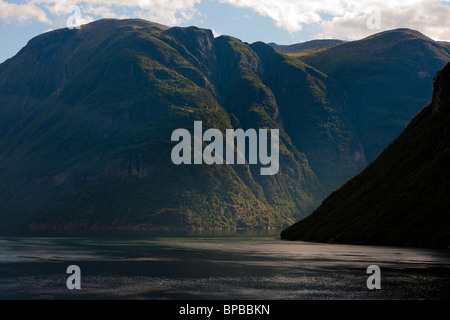 Norvegia Geiranger Fjord ingresso visto dal fiordo sunnylvsfjorden Foto Stock