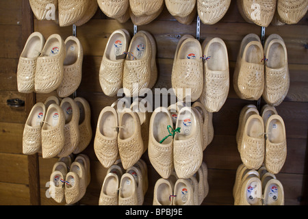 Tulip Time Festival Holland Michigan negli Stati Uniti scarpe tradizionali olandesi in legno zoccoli klomp klompen nessuno riempito sfondo orizzontale ad alta risoluzione Foto Stock