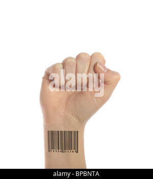 Una mano umana con un codice a barre sul suo polso. Tutti gli isolati su sfondo bianco. Foto Stock