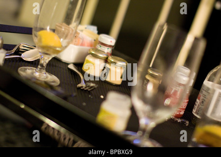 Un vassoio con il cibo, dopo cena Foto Stock