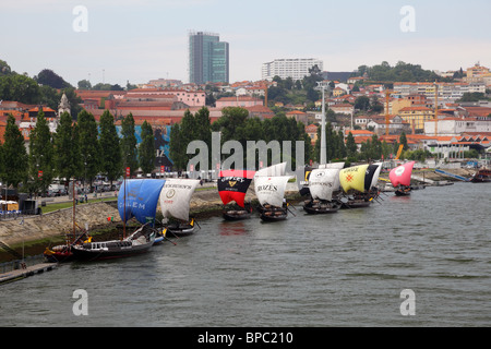 Vila Nova de Gaia e vecchio vino di Porto navi da trasporto, Portogallo Foto Stock