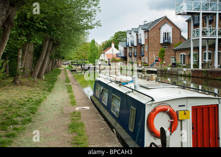 Il Tamigi Lock sulla navigazione Wey Canal, Weybridge, Surrey, Regno Unito Foto Stock