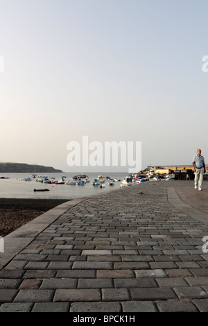 La mattina presto dal Porto di Playa San Juan Tenerife Canarie Spagna Europa Foto Stock