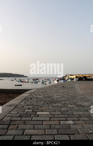 La mattina presto dal Porto di Playa San Juan Tenerife Canarie Spagna Europa Foto Stock