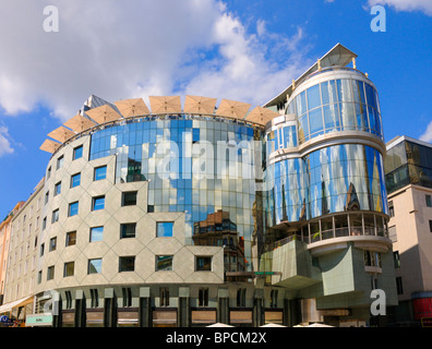 Vienna, Austria. Haas Haus (Hans Hollein, 1990, Stock-im-Eisen-Platz 6) Foto Stock