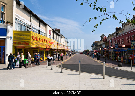 Vista di Pier Avenue, Clacton On Sea, Regno Unito Foto Stock