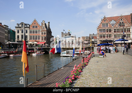 Graslei Quay, Gand, Fiandre Orientali, Belgio, Europa. Fiume Leie quayside nel centro storico Foto Stock