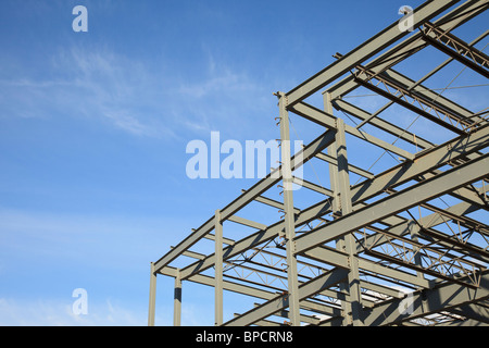 St. Albert, Alberta, Canada; telaio in acciaio di un edificio in costruzione Foto Stock