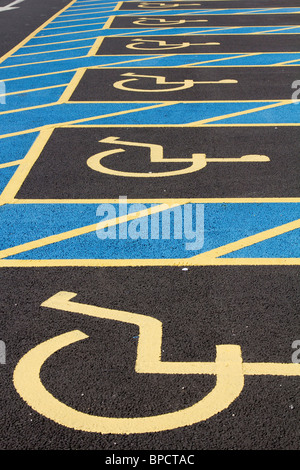 Parcheggio disabili Spazi Inghilterra Foto Stock